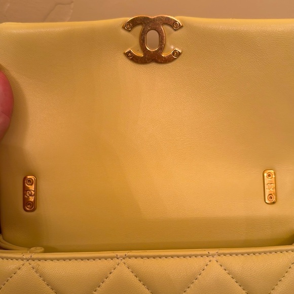 NWT LIMITED EDITION LAMBSKIN QUILTED SMALL FLAPBAG WITH CC CRYSTALS TOP HANDLE - Picture 6 of 7